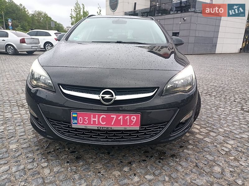 Универсал Opel Astra 2015 в Львове