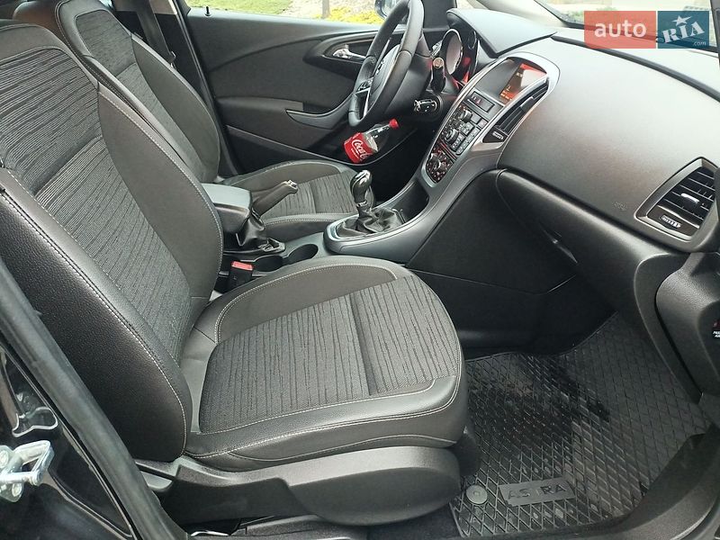 Универсал Opel Astra 2015 в Львове