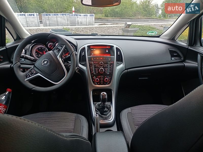 Универсал Opel Astra 2015 в Львове