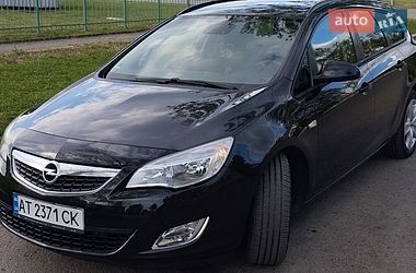 Универсал Opel Astra 2011 в Калуше