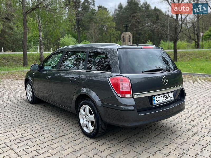 Универсал Opel Astra 2010 в Луцке