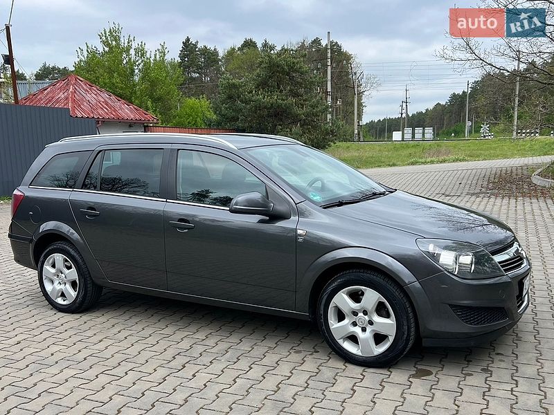 Универсал Opel Astra 2010 в Луцке