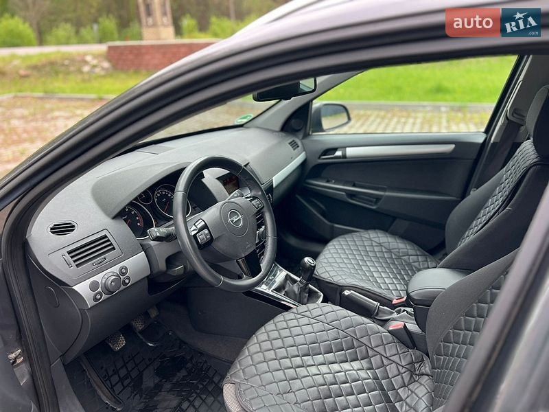 Универсал Opel Astra 2010 в Луцке