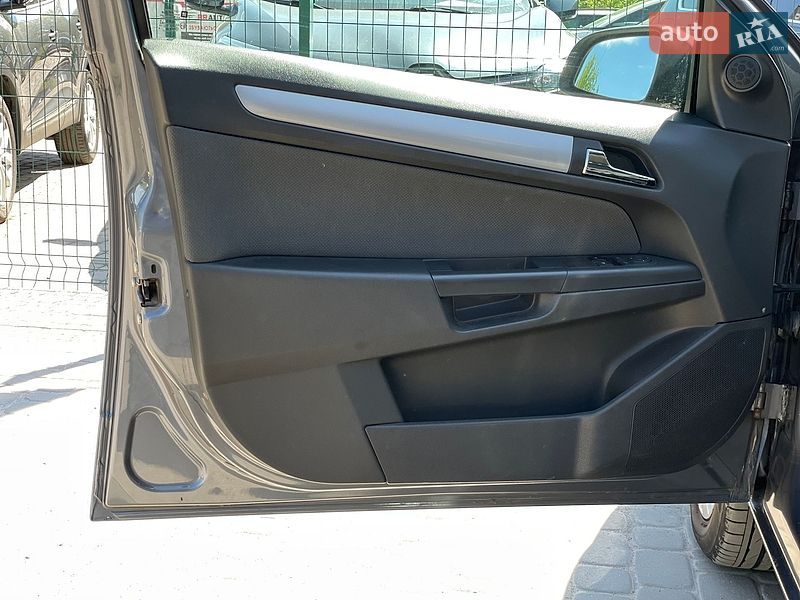 Хетчбек Opel Astra 2006 в Бердичеві