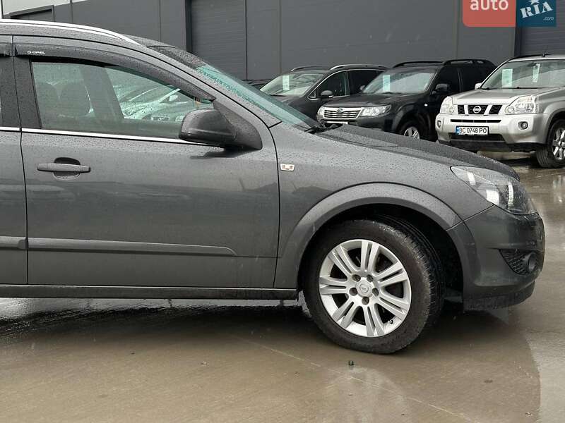 Универсал Opel Astra 2010 в Львове