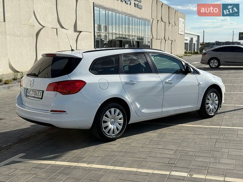 Универсал Opel Astra 2014 в Луцке
