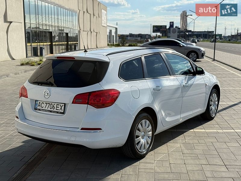 Универсал Opel Astra 2014 в Луцке