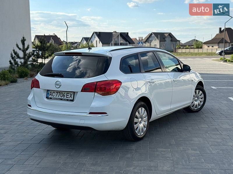 Универсал Opel Astra 2014 в Луцке