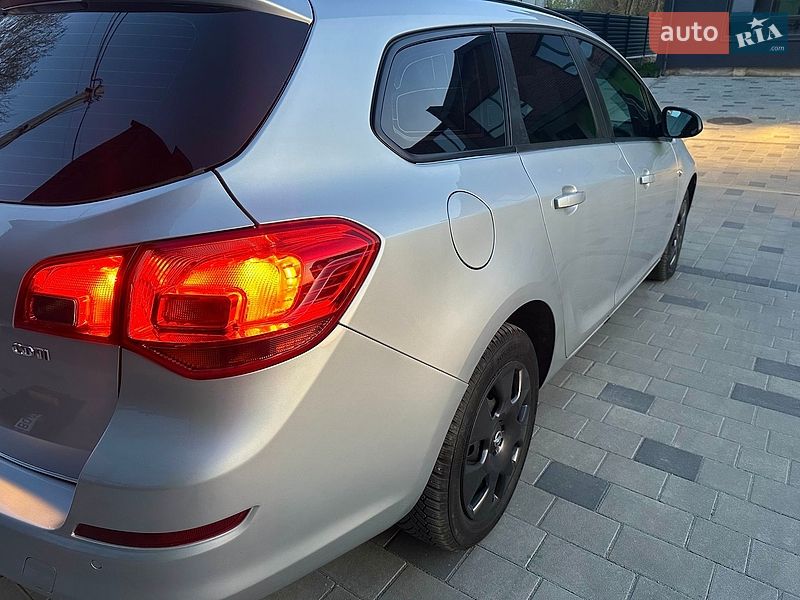 Универсал Opel Astra 2011 в Тернополе