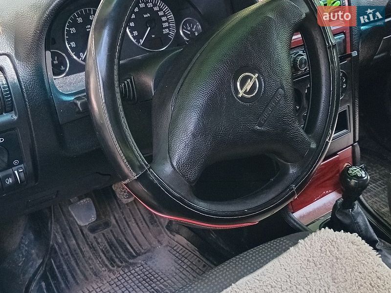 Седан Opel Astra 2006 в Хмельницком