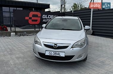 Универсал Opel Astra 2011 в Ровно