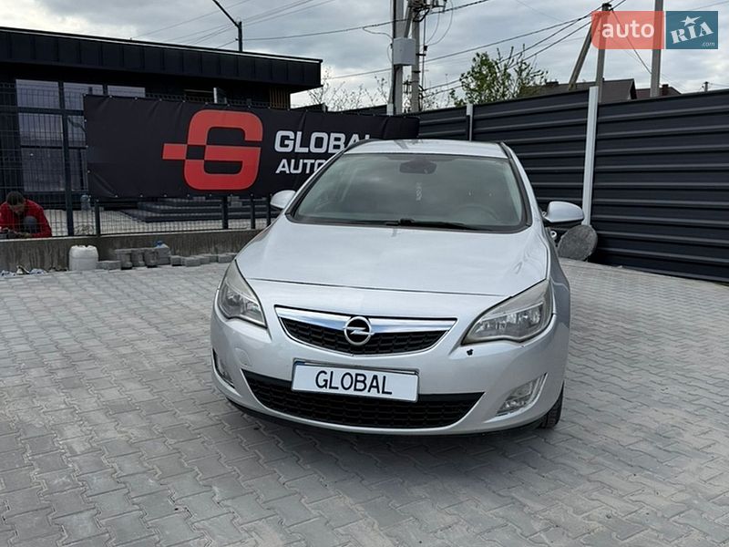 Opel Astra 2011
