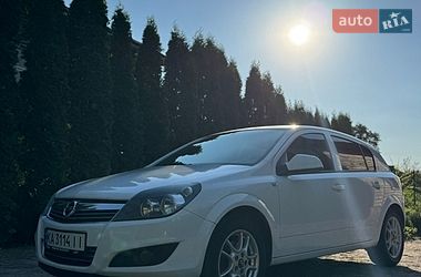 Хэтчбек Opel Astra 2012 в Черновцах