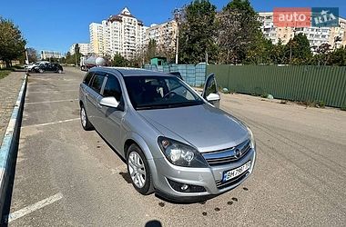 Универсал Opel Astra 2012 в Южном