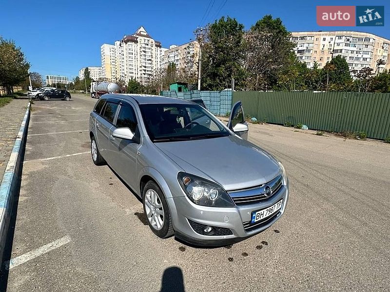 Універсал Opel Astra 2012 в Южному