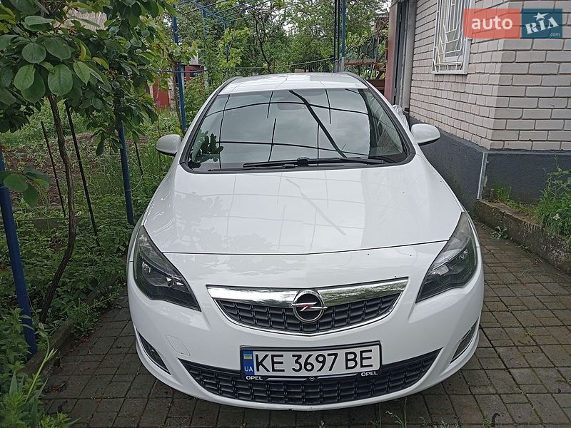Универсал Opel Astra 2011 в Днепре