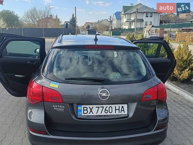 Универсал Opel Astra 2011 в Хмельницком