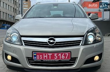 Універсал Opel Astra 2010 в Тернополі