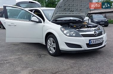 Універсал Opel Astra 2010 в Житомирі