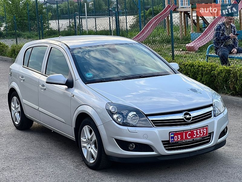 Хэтчбек Opel Astra 2009 в Ровно