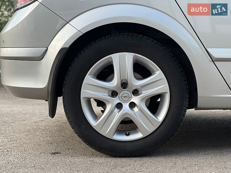Хэтчбек Opel Astra 2009 в Ровно
