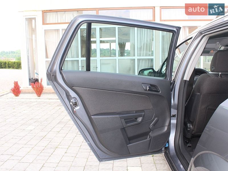 Универсал Opel Astra 2006 в Трускавце