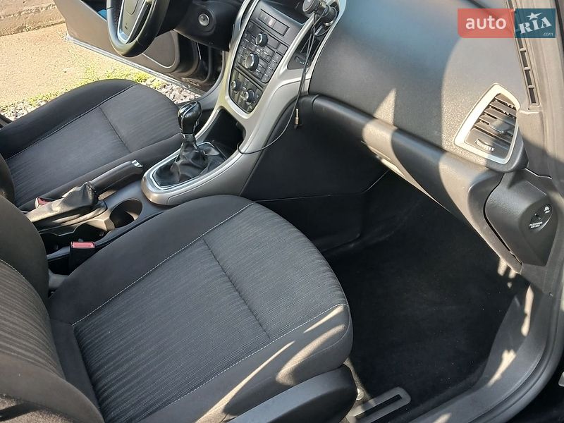 Универсал Opel Astra 2010 в Виннице