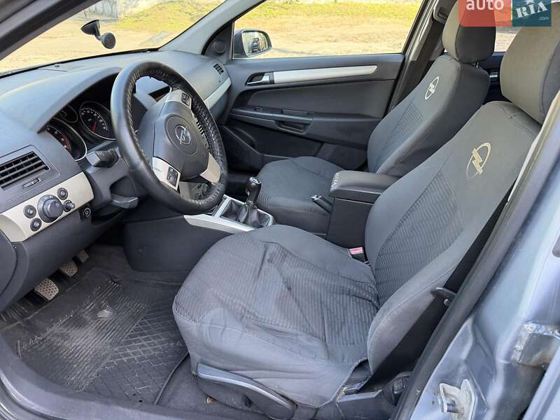 Хэтчбек Opel Astra 2007 в Киеве