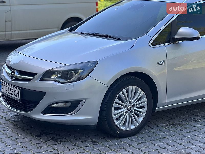 Універсал Opel Astra 2013 в Івано-Франківську