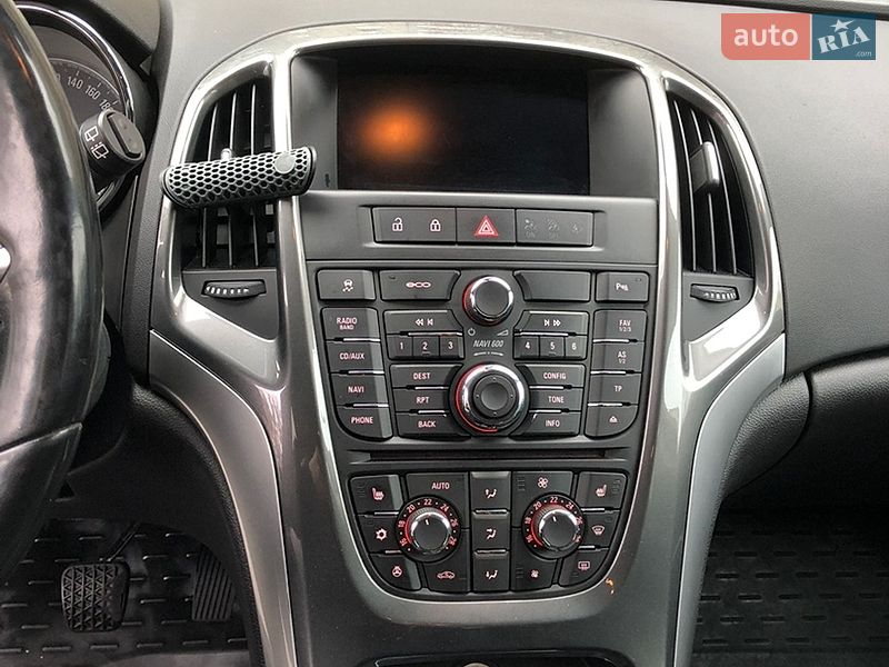 Універсал Opel Astra 2013 в Івано-Франківську