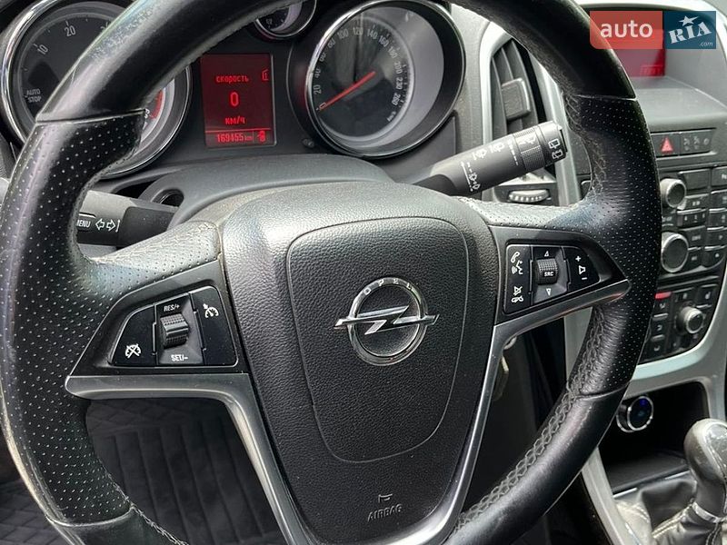 Универсал Opel Astra 2012 в Дрогобыче