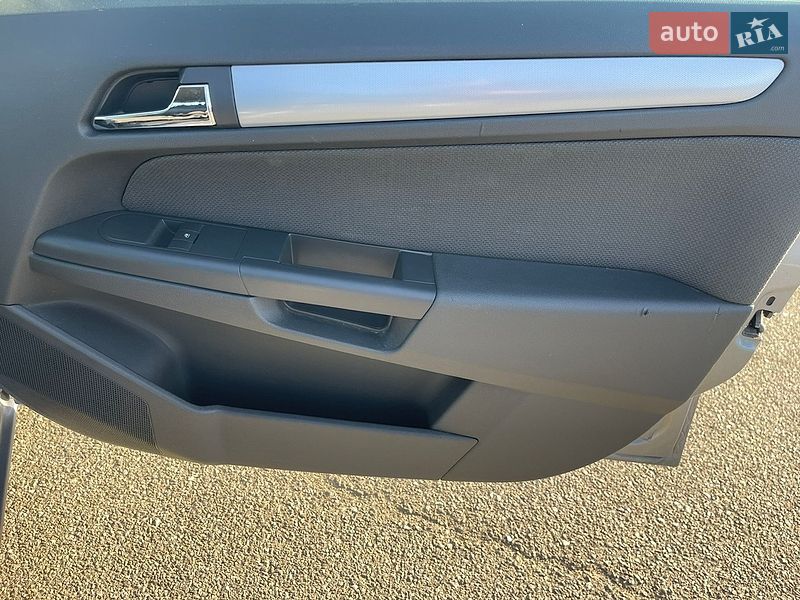 Хэтчбек Opel Astra 2005 в Киеве