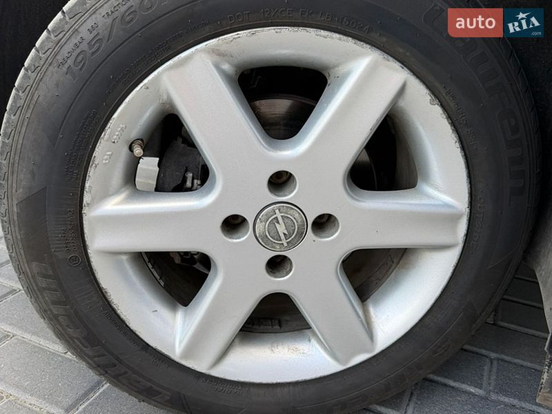 Седан Opel Astra 2006 в Полтаве