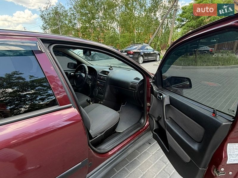 Седан Opel Astra 2006 в Полтаве