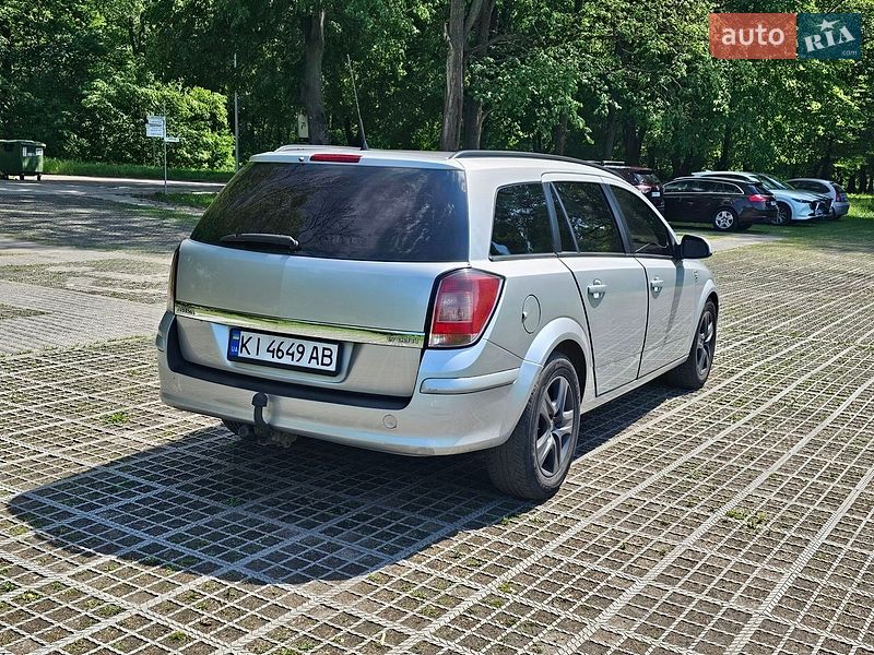 Універсал Opel Astra 2010 в Києві