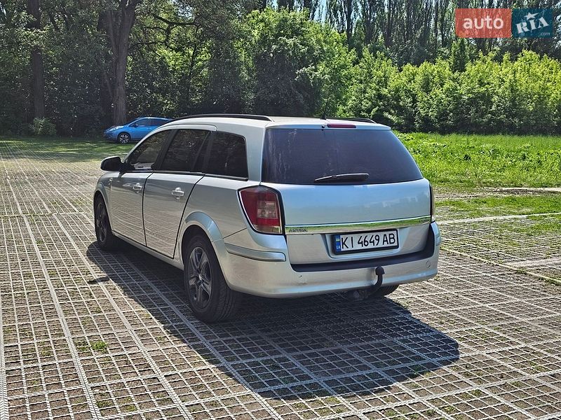 Універсал Opel Astra 2010 в Києві
