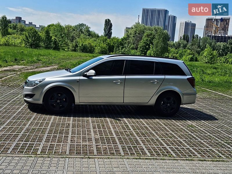 Універсал Opel Astra 2010 в Києві