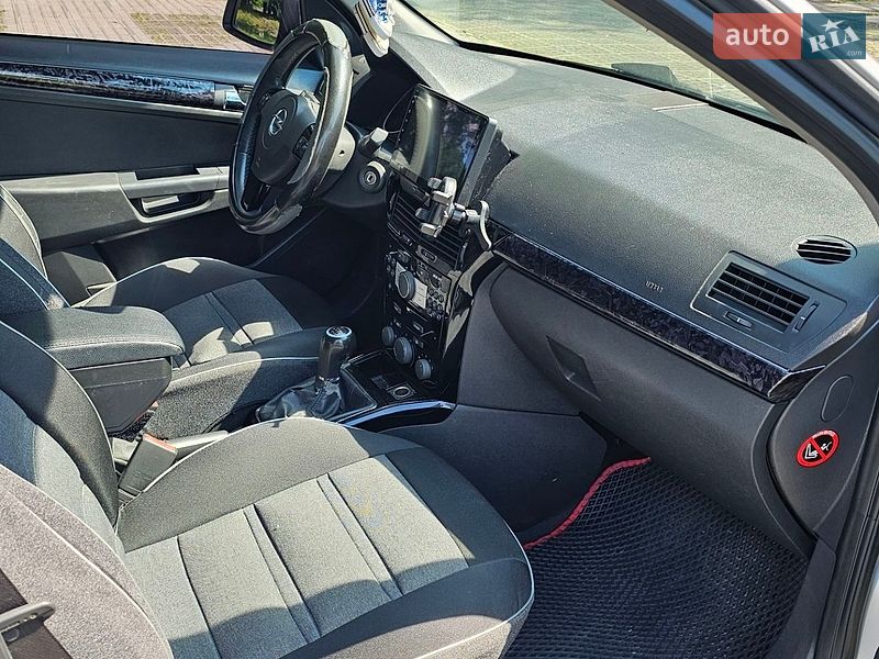 Універсал Opel Astra 2010 в Києві
