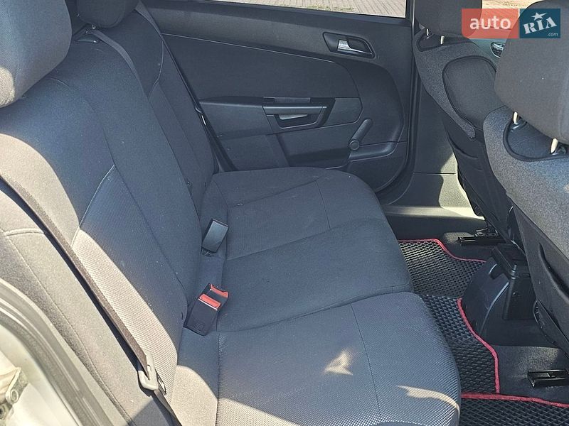 Універсал Opel Astra 2010 в Києві