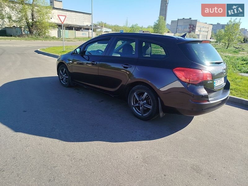 Универсал Opel Astra 2012 в Шостке