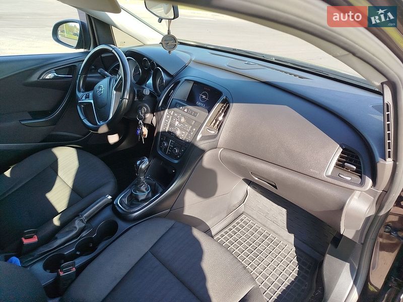 Универсал Opel Astra 2012 в Шостке
