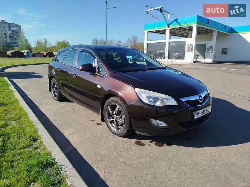 Универсал Opel Astra 2012 в Шостке