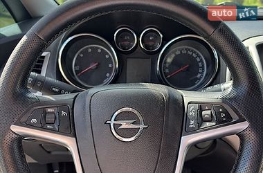 Универсал Opel Astra 2011 в Оброшином