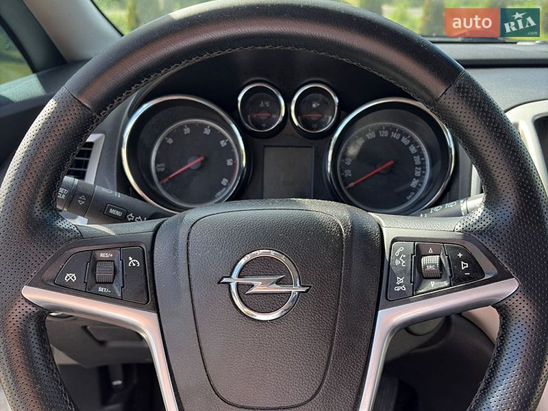Универсал Opel Astra 2011 в Оброшином