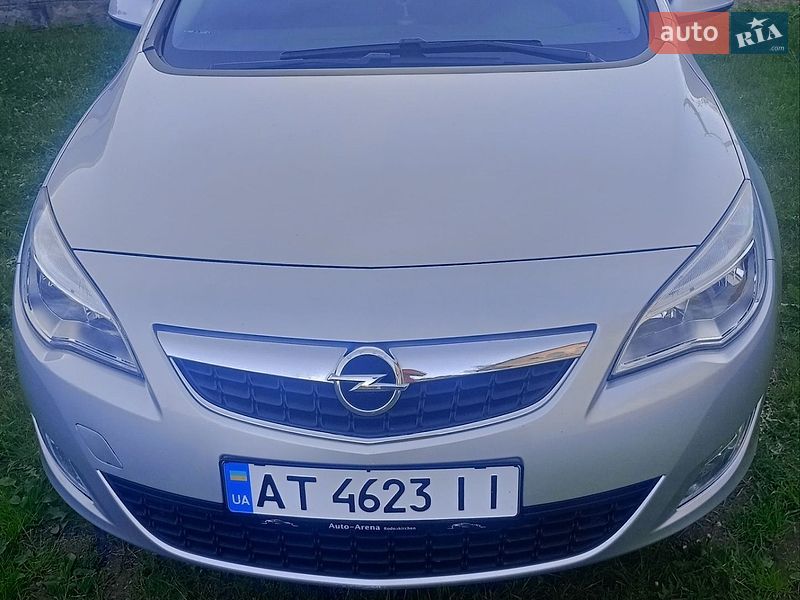 Opel Astra 2011