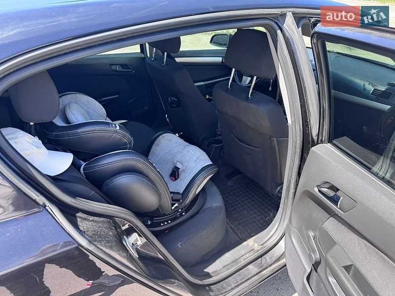 Хэтчбек Opel Astra 2007 в Луцке
