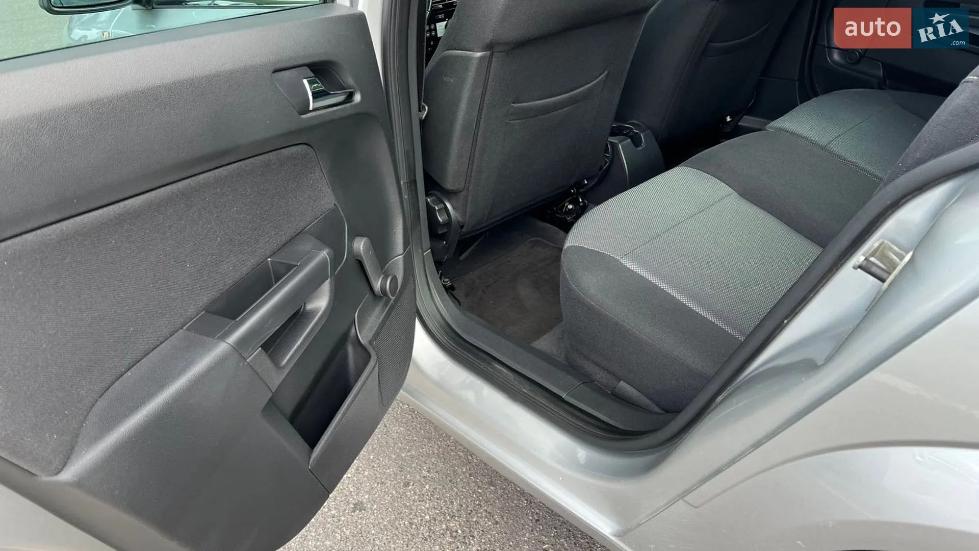 2010 Opel Astra - мініатюра 8