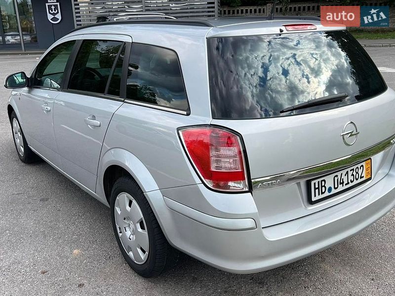 Универсал Opel Astra 2010 в Запорожье