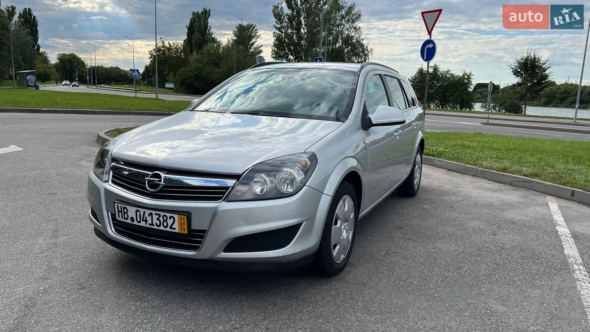 2010 Opel Astra - мініатюра 2