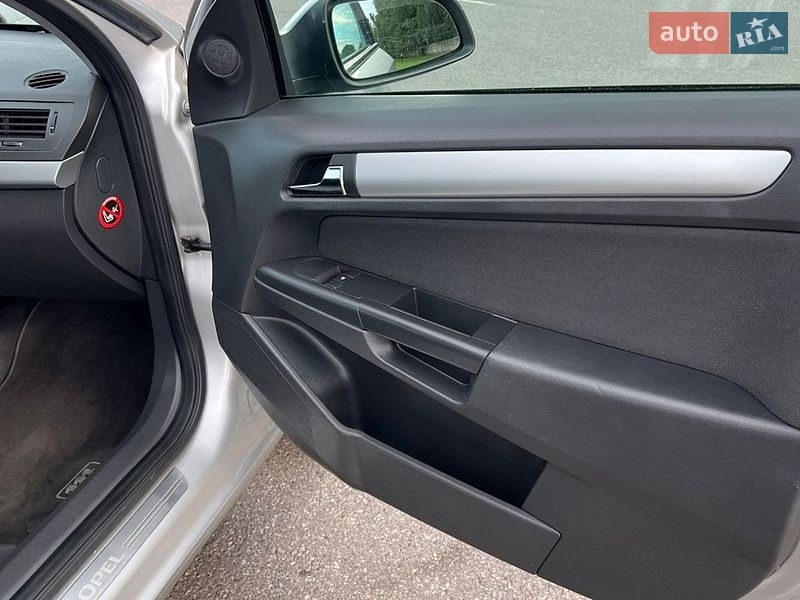 Универсал Opel Astra 2010 в Запорожье